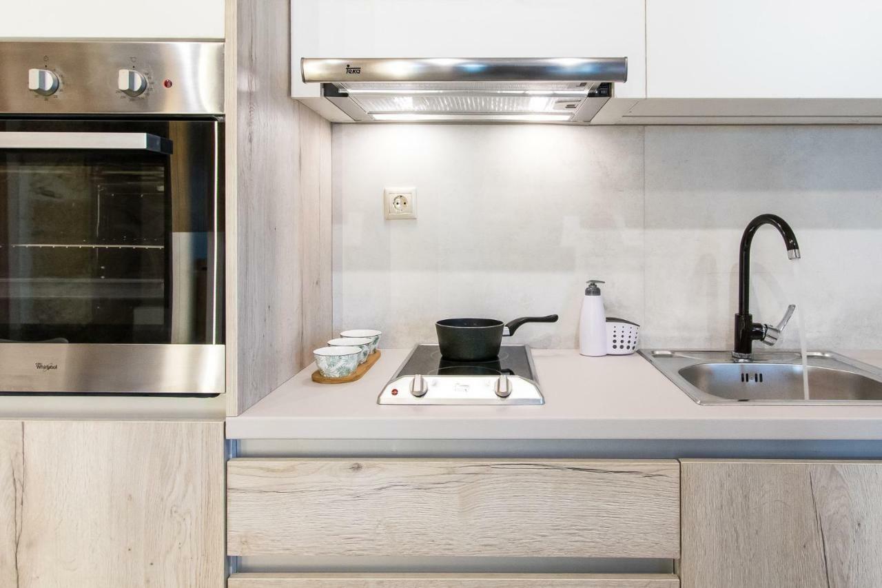 Stairs Homes & Suites Kamaria  エクステリア 写真