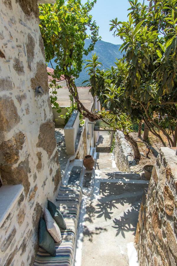 Stairs Homes & Suites Kamaria  エクステリア 写真